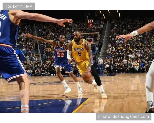 兰德尔高效砍下31分引领全队胜利 助攻篮板双全表现抢眼